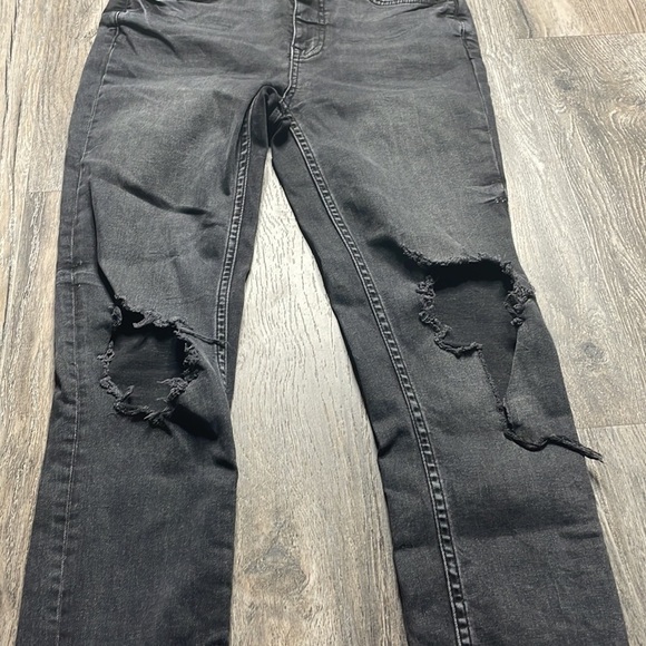Free People Distressed Black High Rise Skinny Ankle Jean, size 27 - Picture 9 of 11